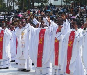 22-07-2017 : Ordination de 63 prêtres à Kabgayi, un temps fort du jubilé de 100 ans du sacerdoce rwandais.