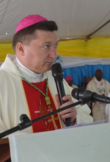 Mgr Andrzej J., Nonce Apostolique au Rwanda, encourage l’Education Catholique du pays