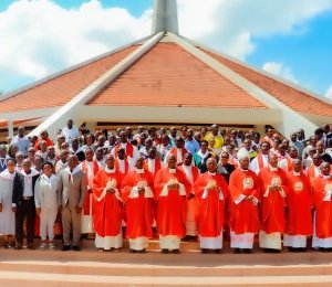 Abepiskopi gatolika mu Rwanda bakoreye urugendo nyobokamana i Namugongo