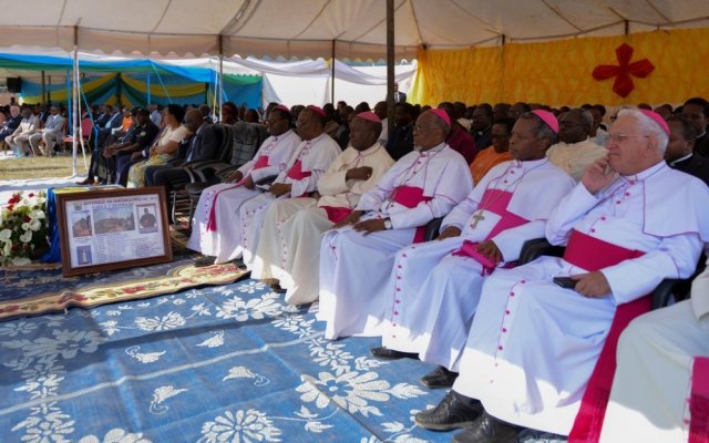 01-07-2017 : Célébration du double jubilé d’argent du diocèse de Gikongoro.