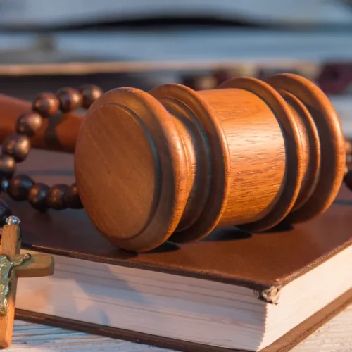 rapport-Ciase-pointe-notamment-lacunes-droit-canonique-personne-victime-grande-absente_0